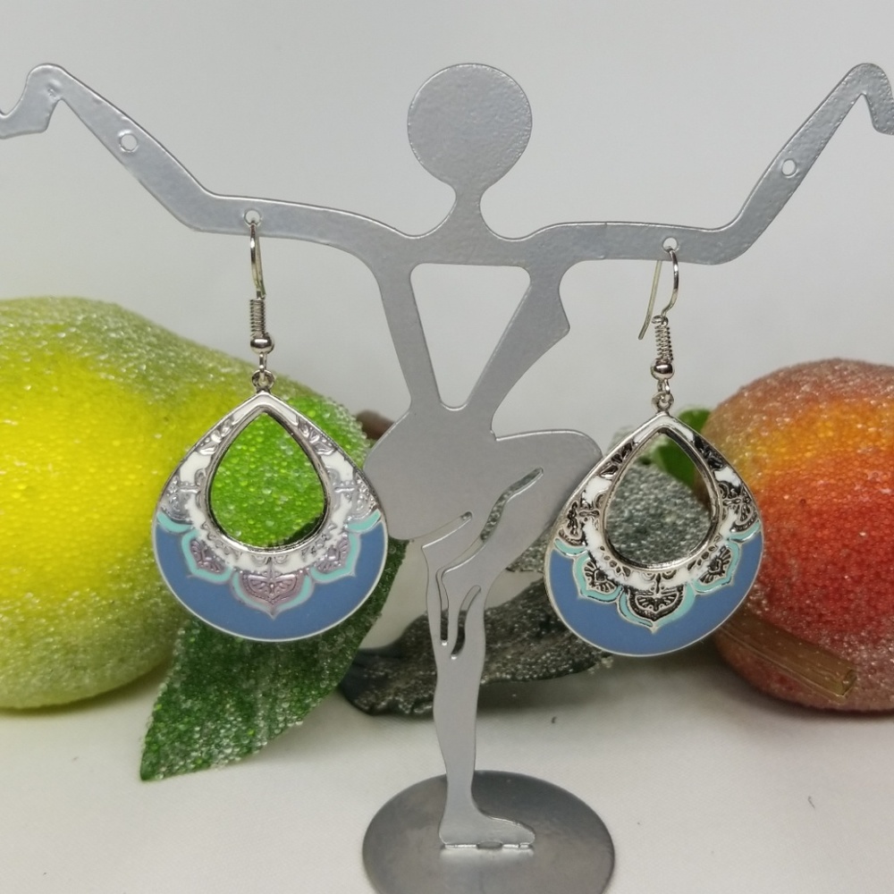 Earrings - Picture 1 of 2